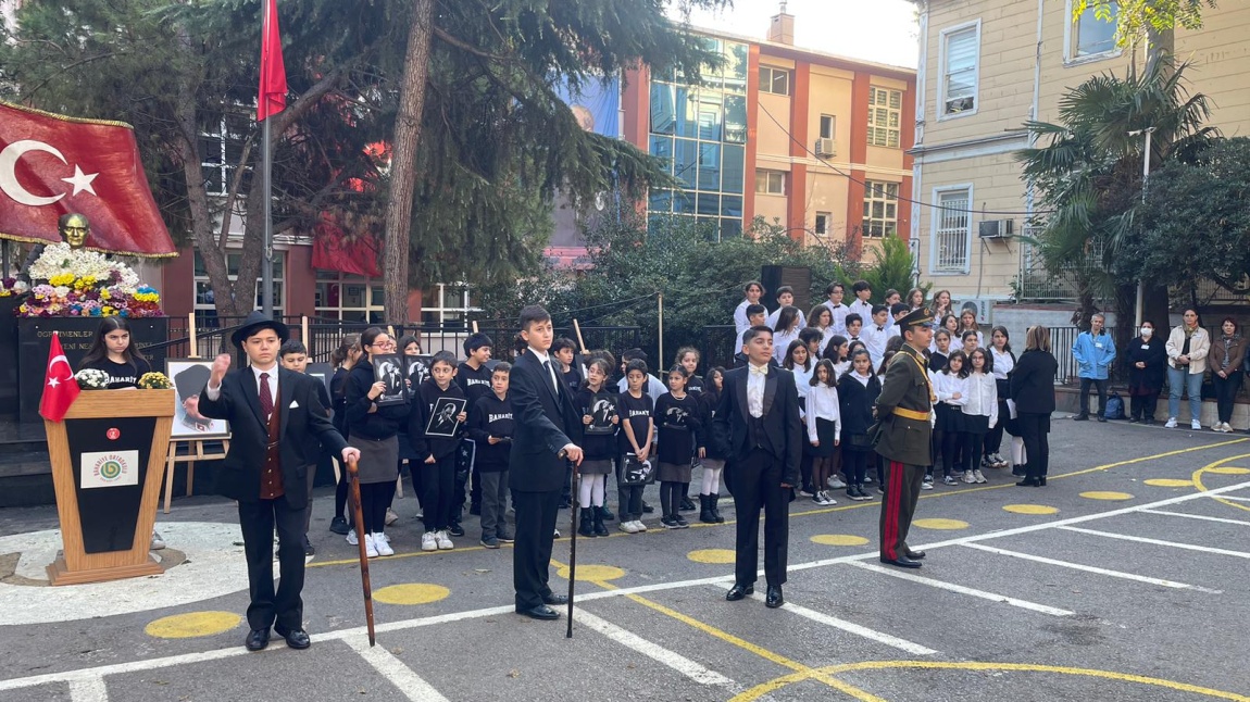 10 Kasım Atatürk'ü Anma programını okulumuzda gerçekleştirdik. Özlemle, rahmetle ve minnetle anıyoruz.